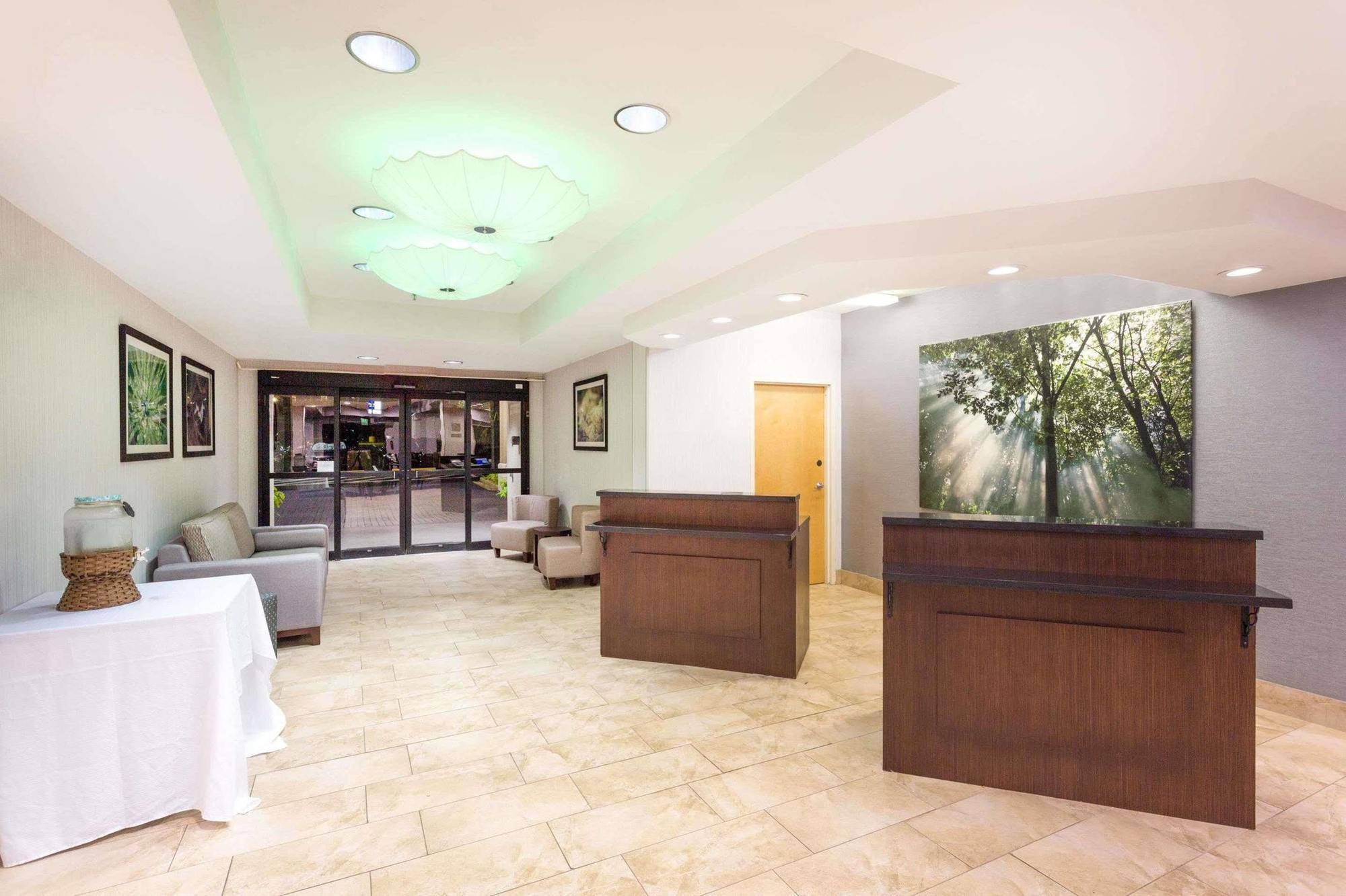 Wyndham Garden Greenville / Spartanburg Airport エクステリア 写真